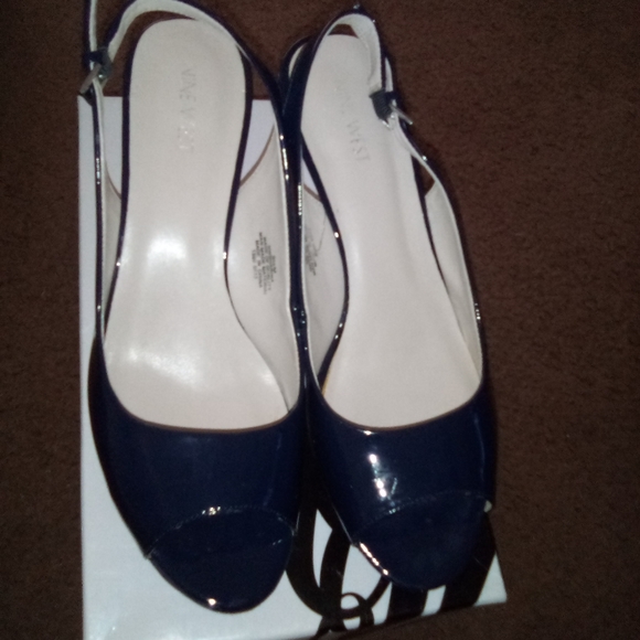 Heels - Picture 2 of 3